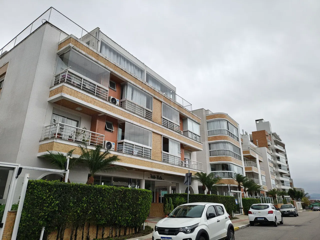 Glass-enclosed balcony in a 2-bedroom apartment, 83 m² — photo 8