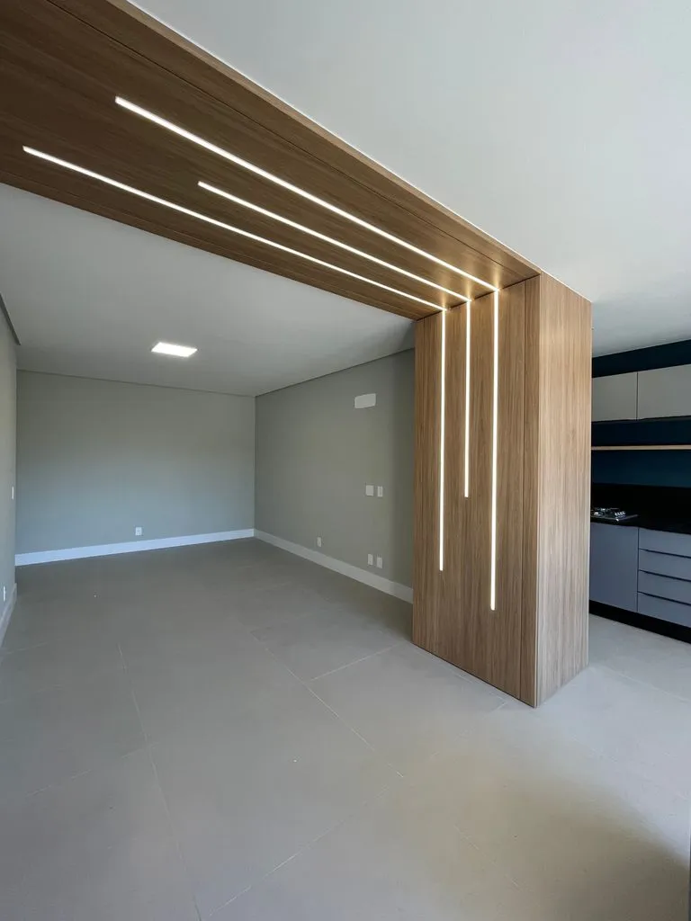 Balcony with a grill in a 3-bedroom apartment, 131 m² — photo 36