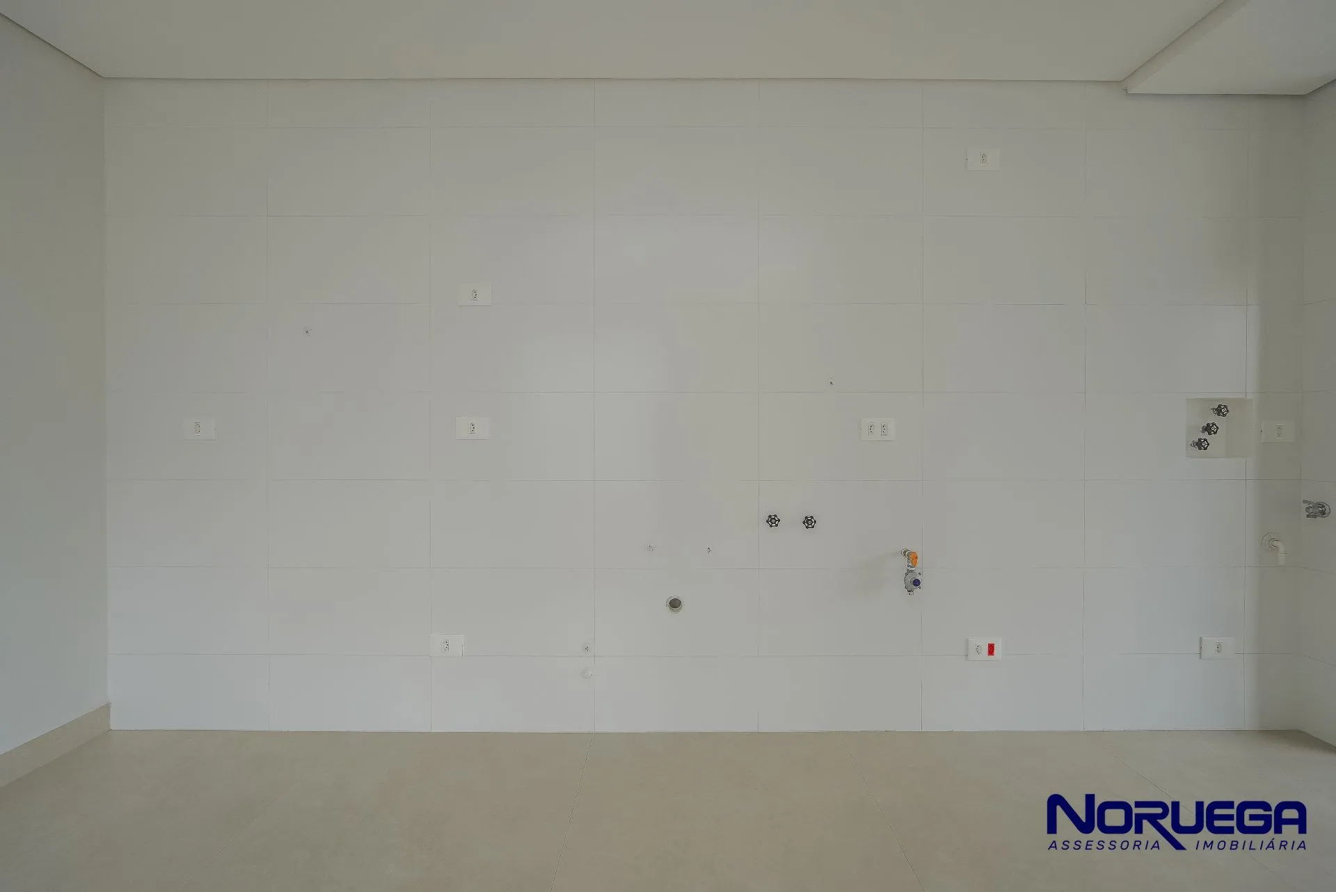 Apartment, 188 m², with a glass-enclosed balcony — photo 16