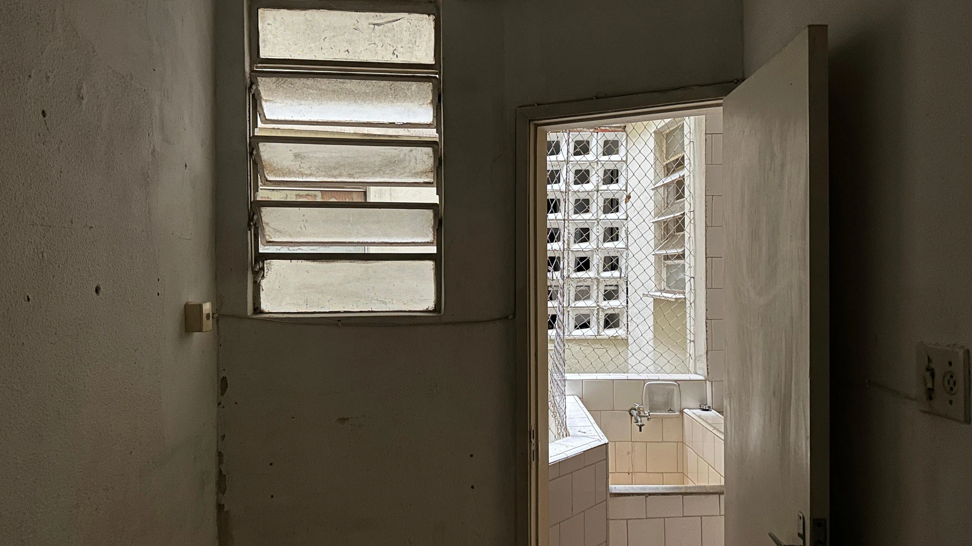 1-bedroom apartment with a separate kitchen and no parking — photo 25