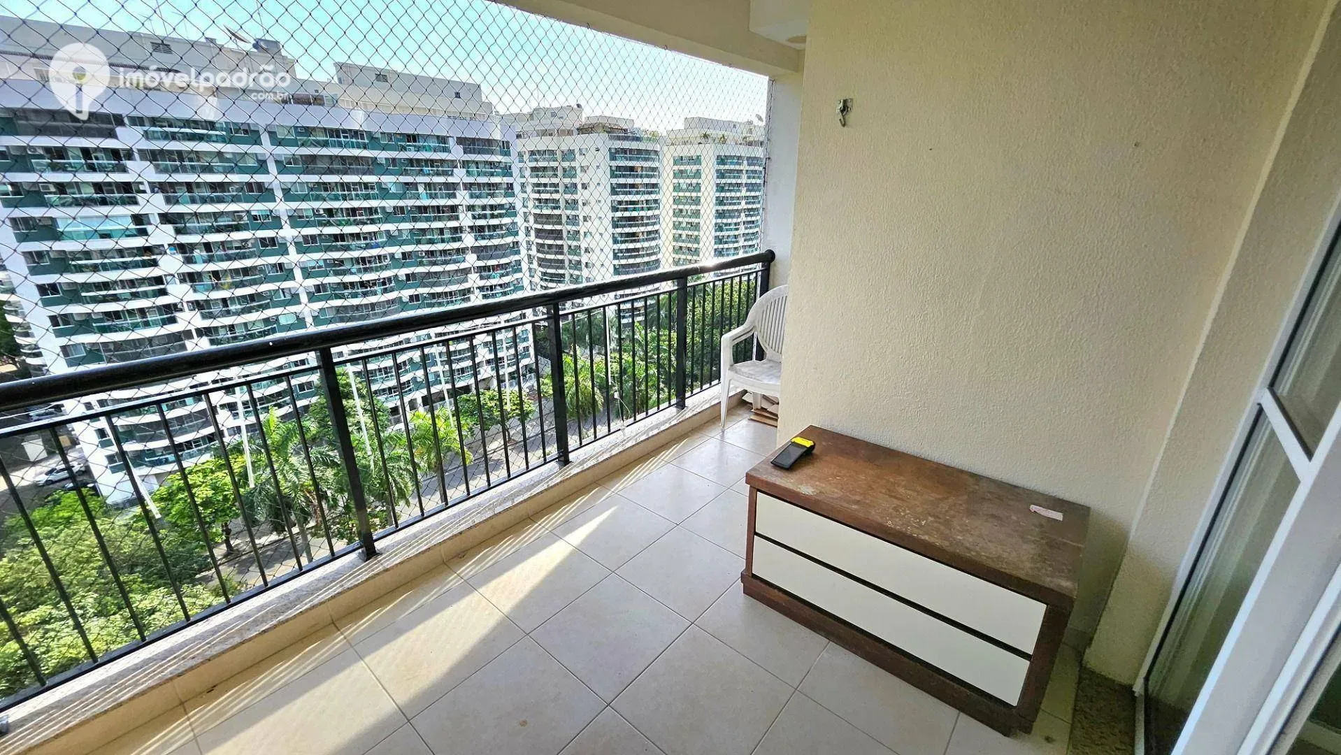 Furnished 2-bedroom apartment with enclosed balcony — photo 33