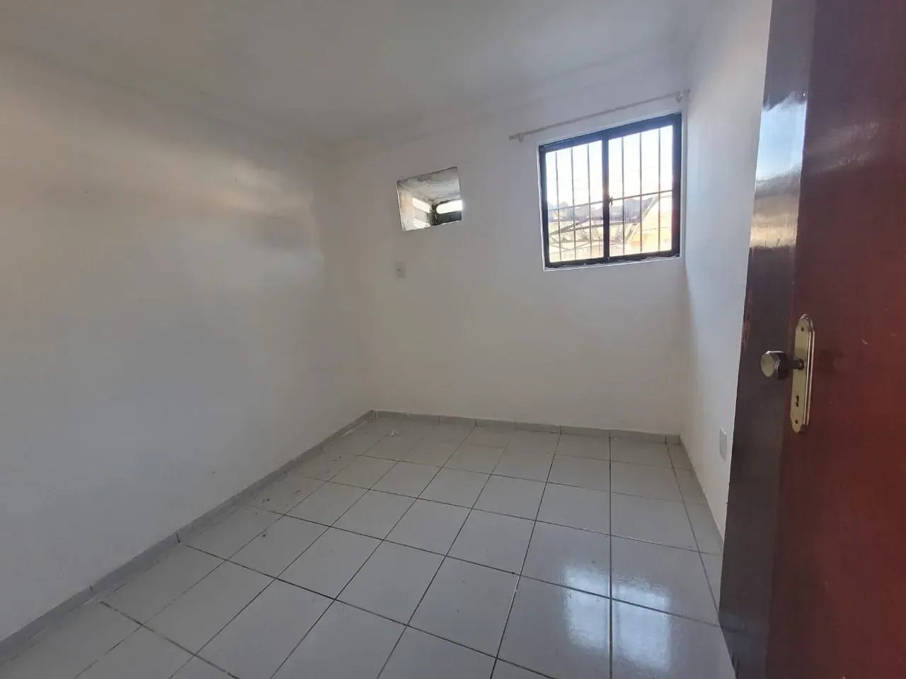 2-bedroom apartment with 1 en-suite and shared pool — photo 5