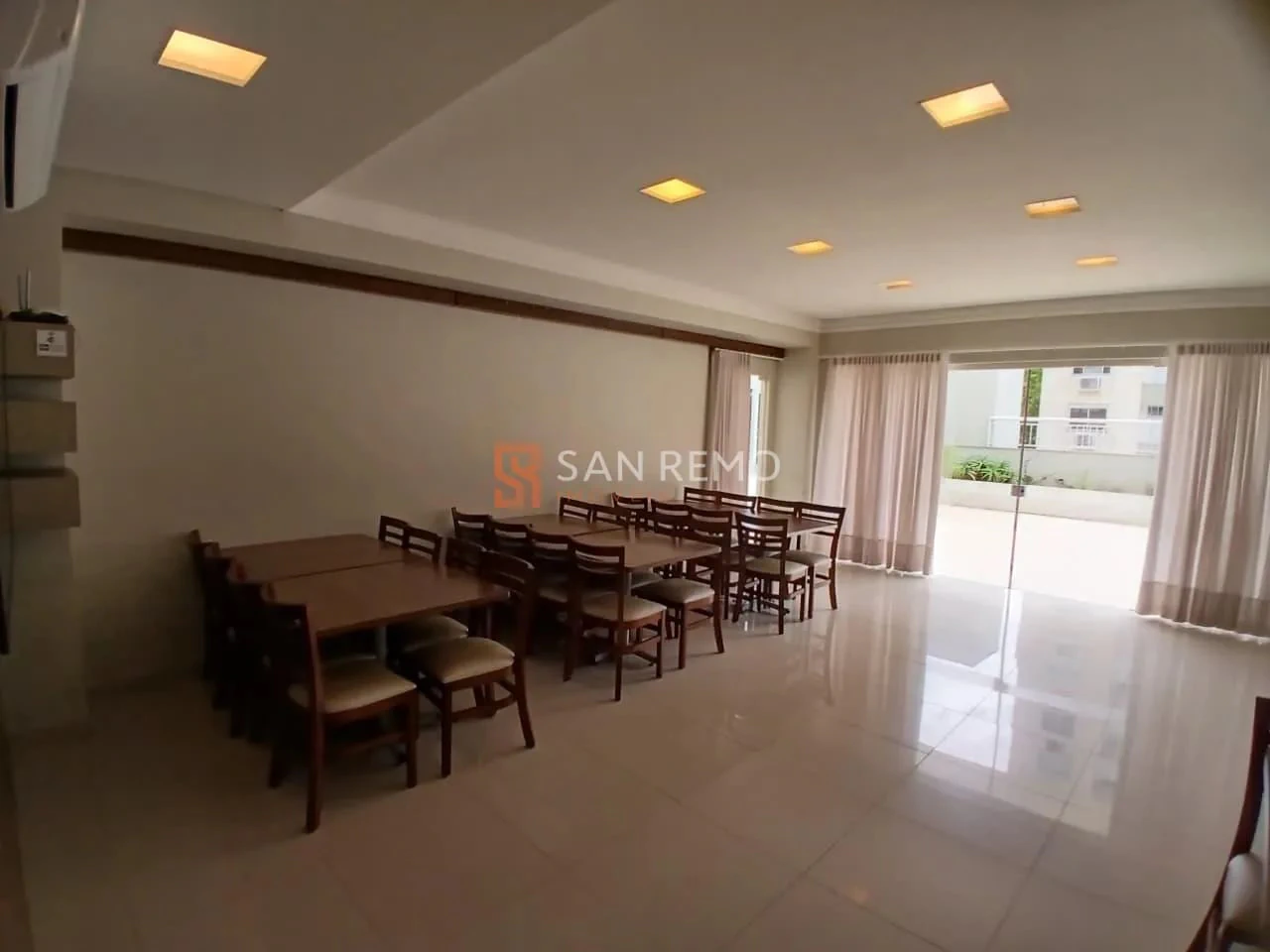 3-bedroom apartment in a building with a pool — photo 21
