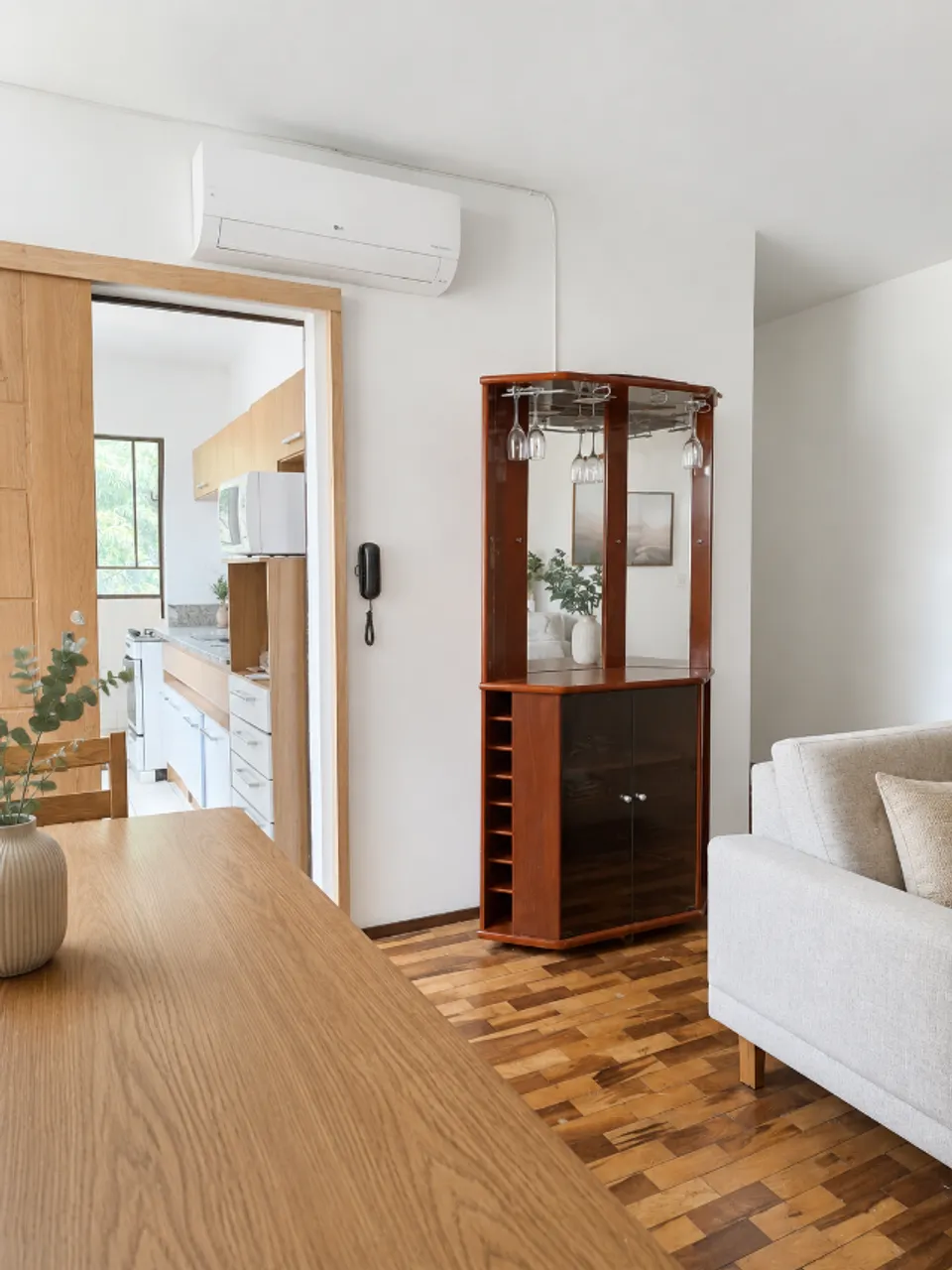 3-bedroom apartment with a closed kitchen and gas stove — photo 5