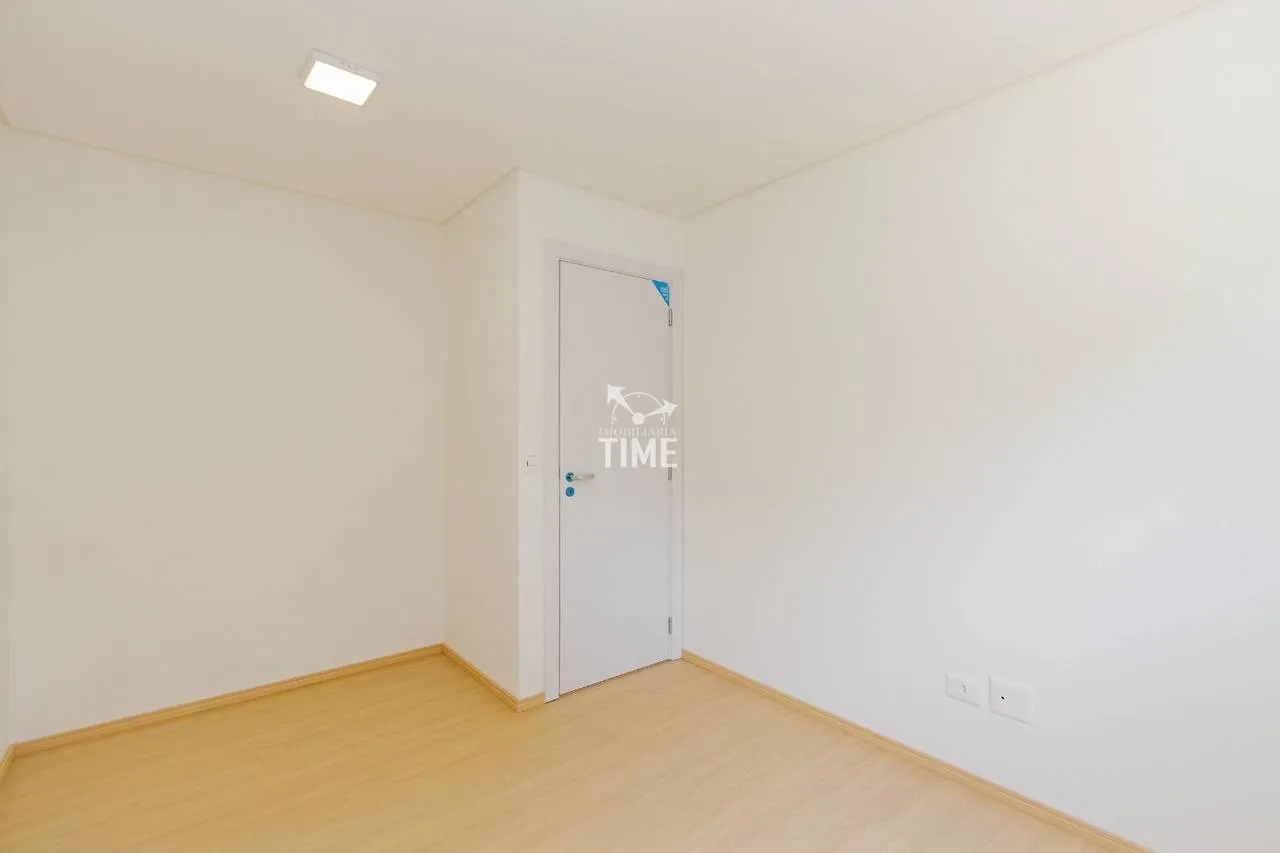 Balcony with a grill in a 3-bedroom apartment, 107 m² — photo 26