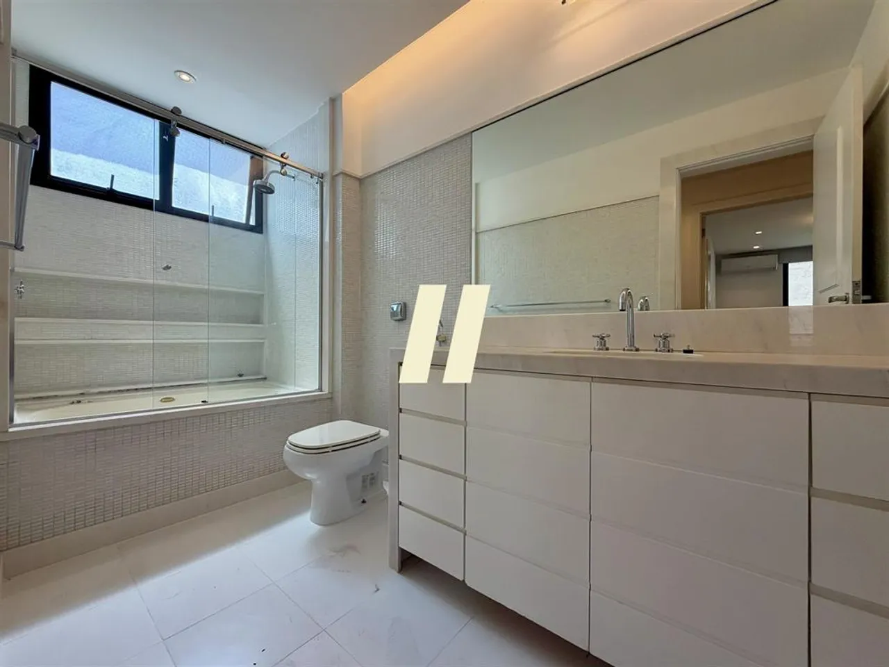 3-bedroom apartment with a bathtub in Rio de Janeiro — photo 11