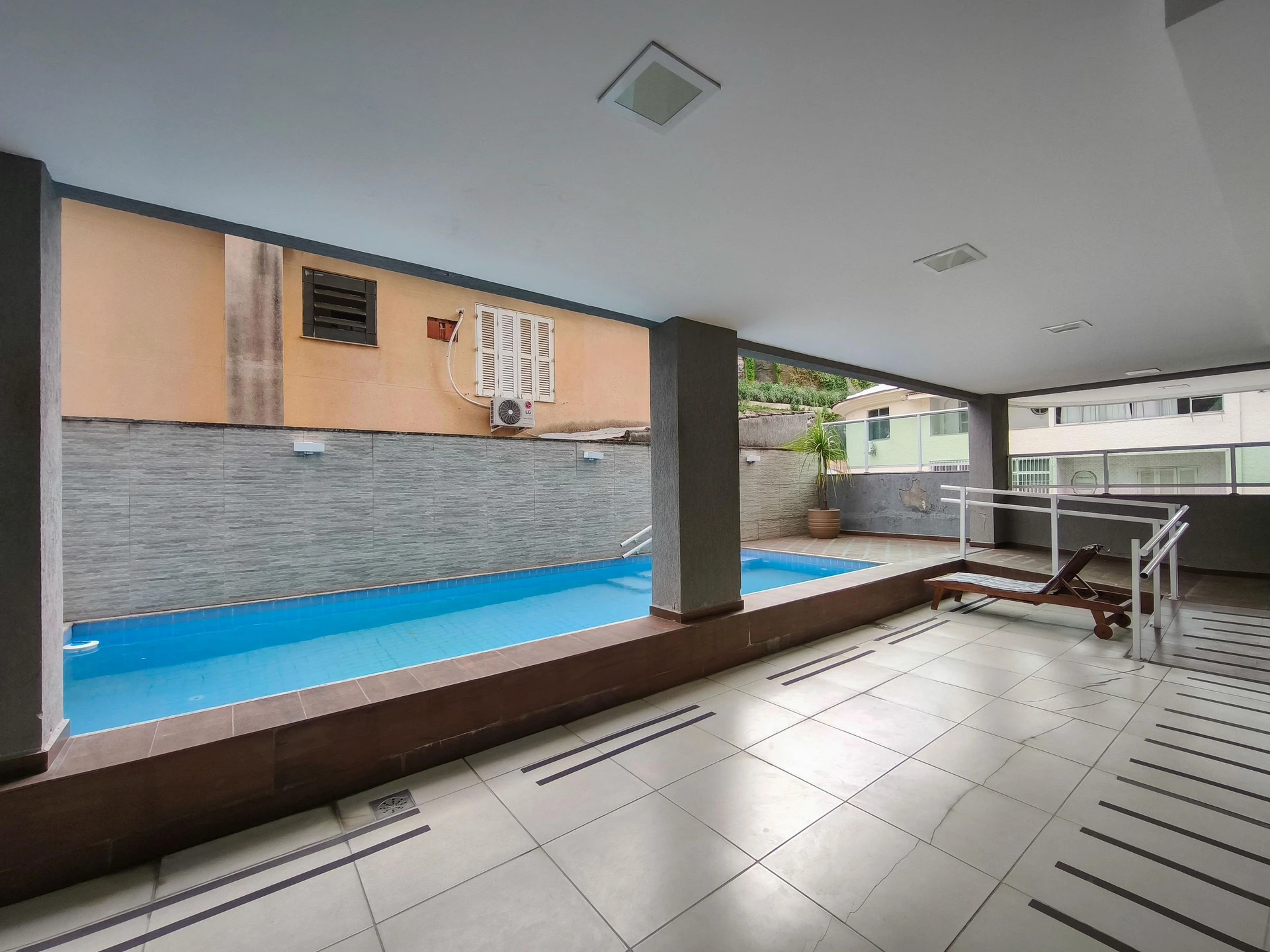 Furnished 2-bedroom apartment with private garden — photo 41