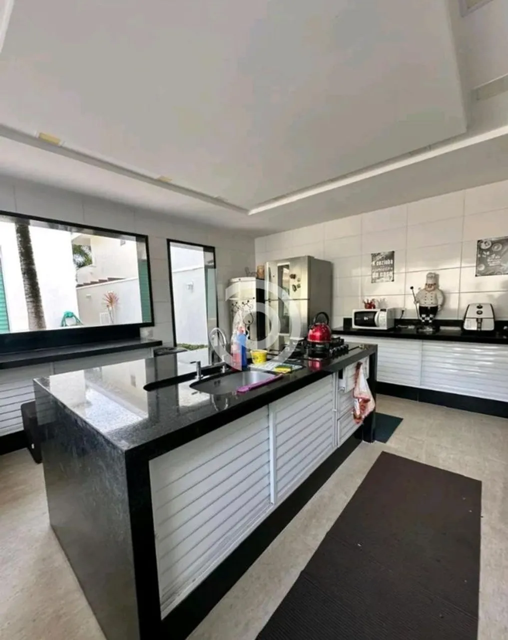 Furnished house-style apartment with 5 bedrooms and 5 baths — photo 2
