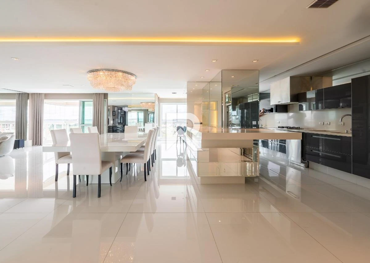 276 m² apartment with a bathtub and floor-to-ceiling windows — photo 7