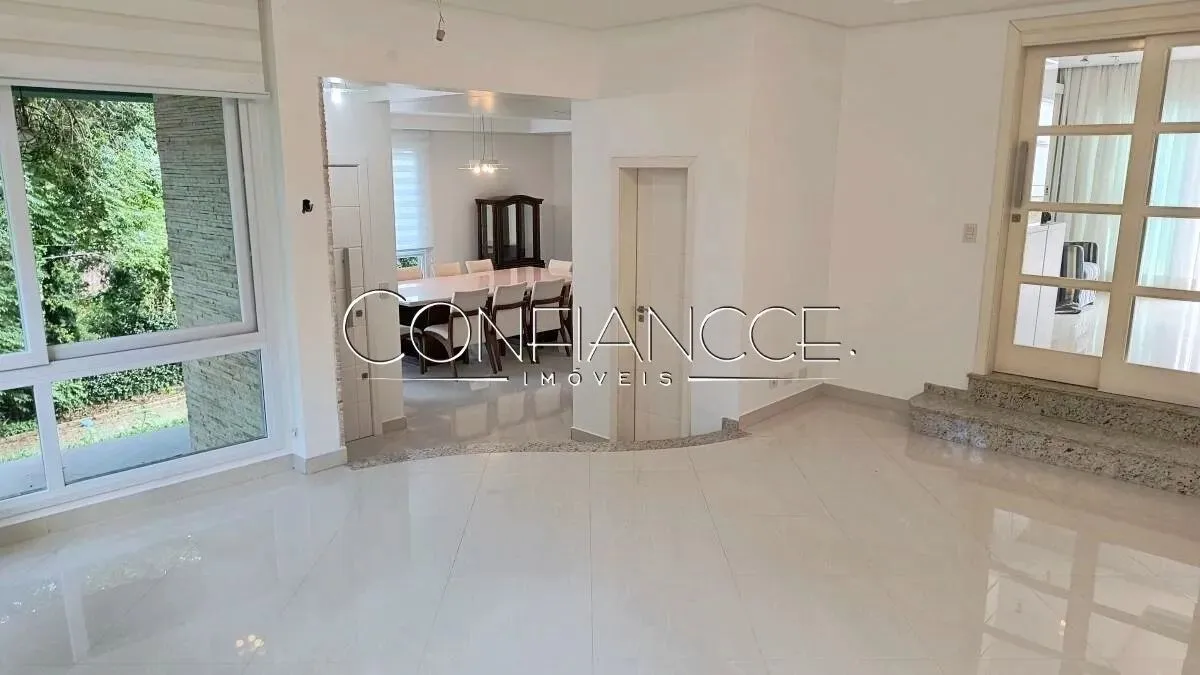 Casa em condomínio fechado com 5 quartos e 370 m² — photo 4
