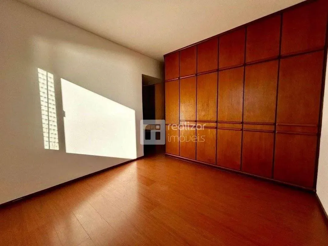4-bedroom apartment with 3 en-suite baths and 303 m² — photo 25