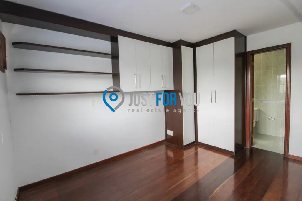 Ванна та 4 спальні: будинок 350 м² — photo 9