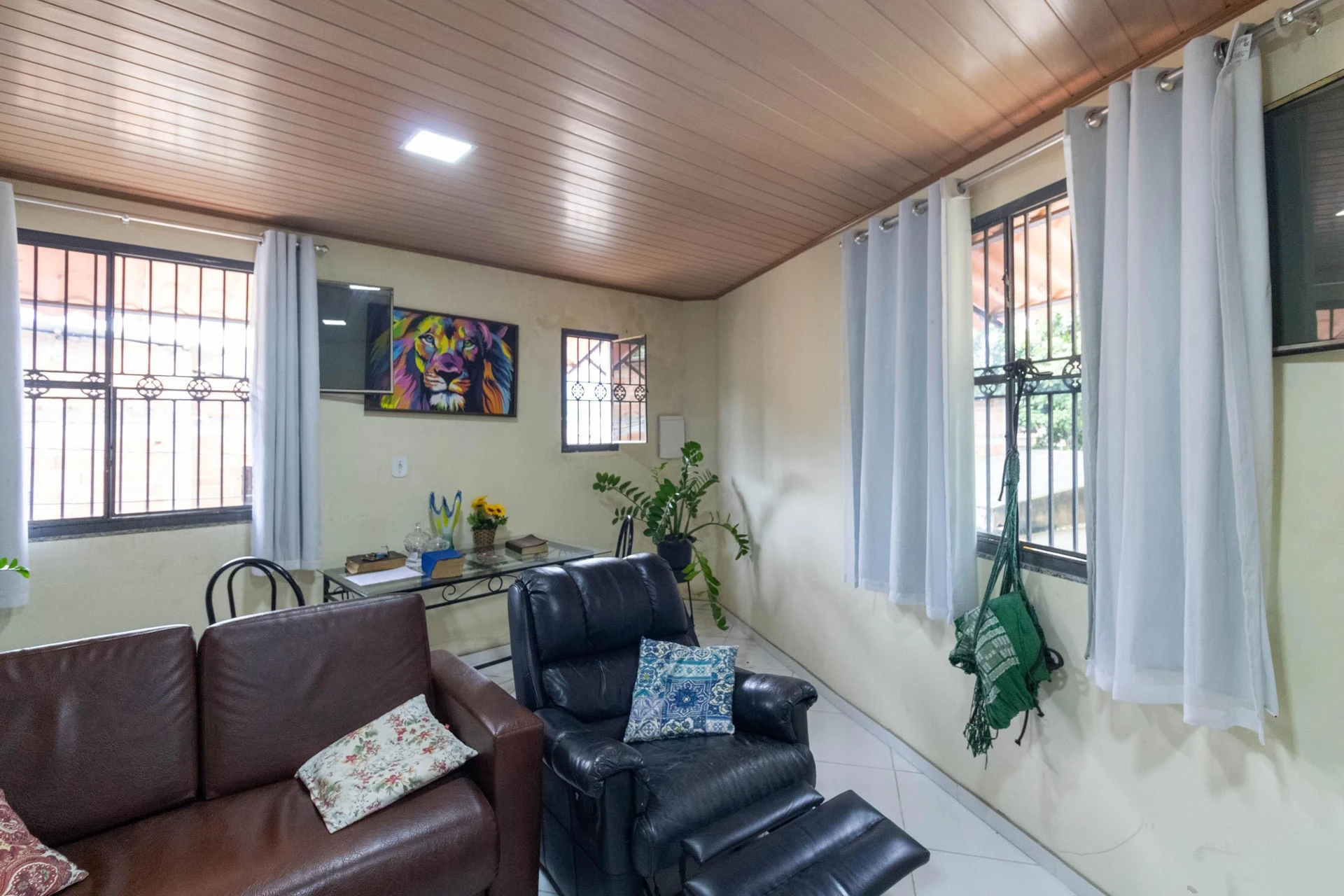 Furnished house with 1 bedroom and 1 bath plus parking — photo 11