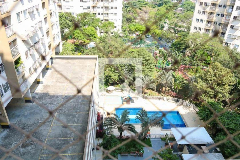 2-bedroom apartment in a building with a gym — photo 5