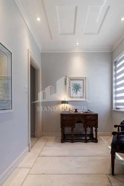 Furnished apartment, 300 m², with a water view — photo 2