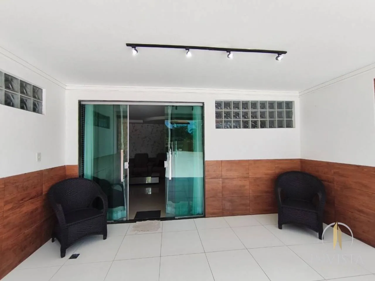 5-bedroom house with a grill on the balcony — photo 18
