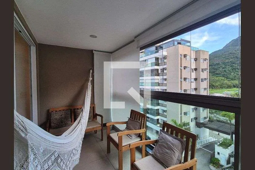 80 m² apartment with a pool in the building — photo 9