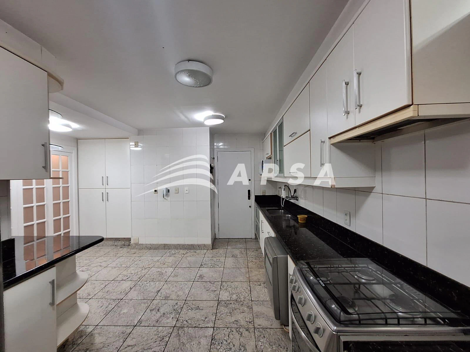 4-bedroom apartment in a building with a sauna — photo 20