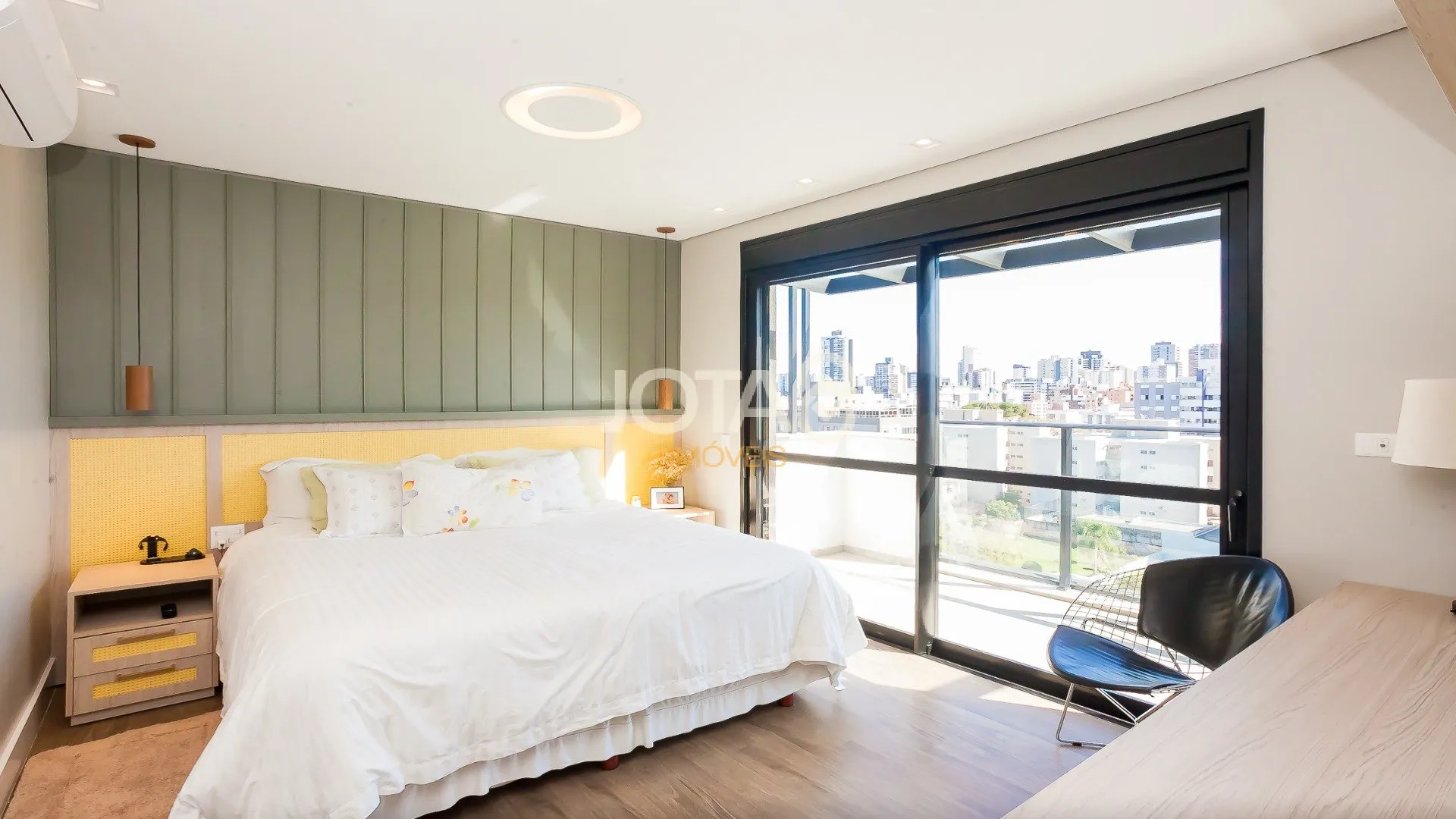 Furnished 220 m² apartment with 3 en-suite bedrooms — photo 21