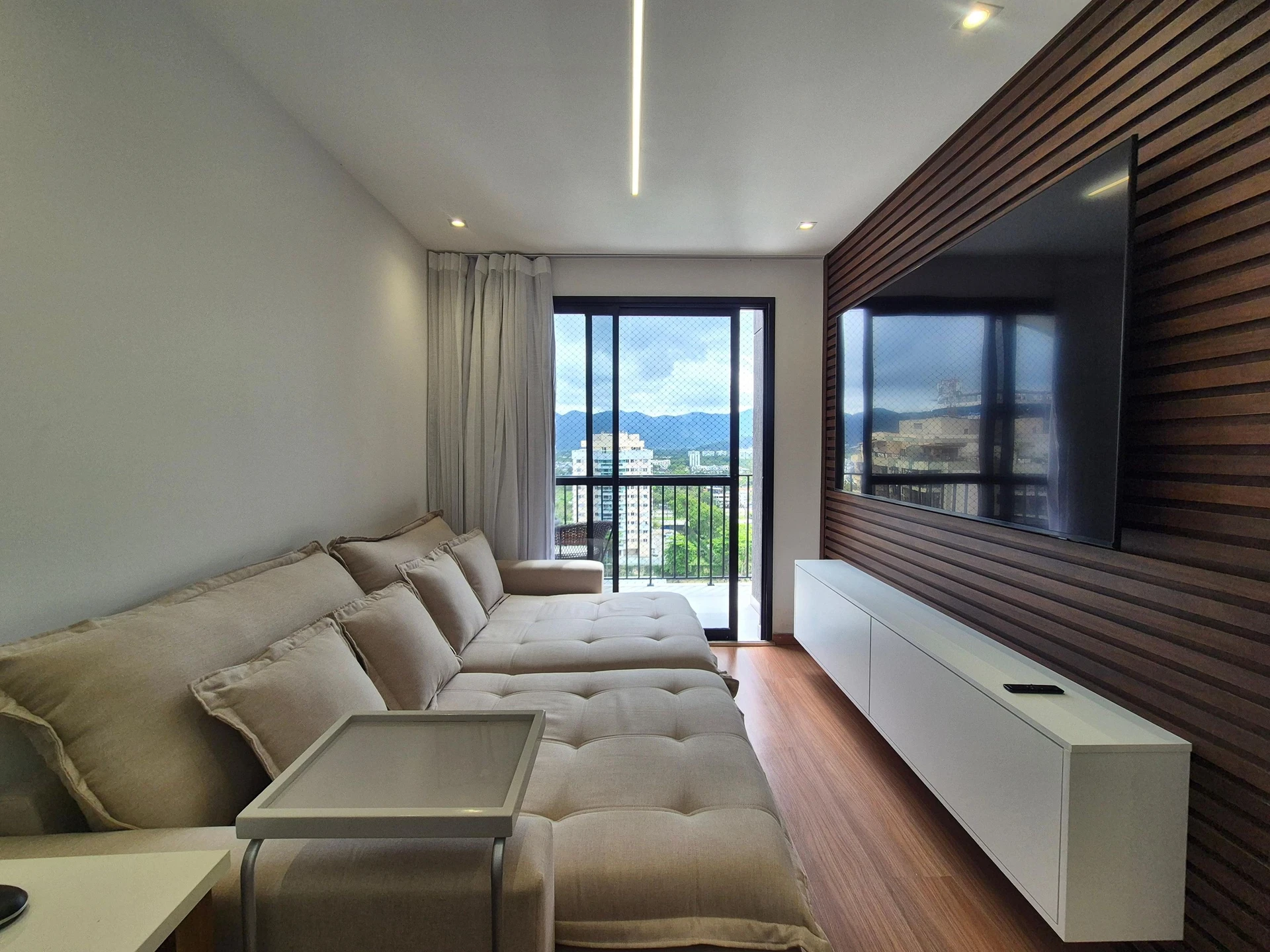Furnished 2-bedroom apartment with enclosed balcony — photo 16