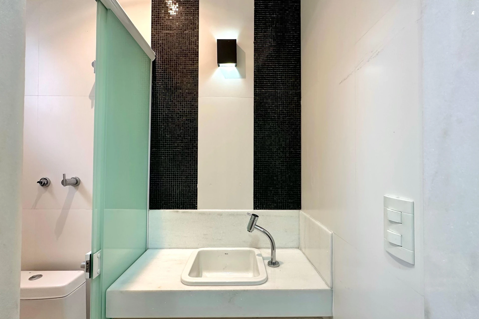 Unfurnished apartment with 2 suites and a balcony — photo 38