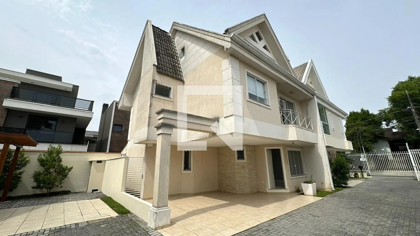 3-bedroom house with a glass-enclosed balcony in Curitiba — photo 3
