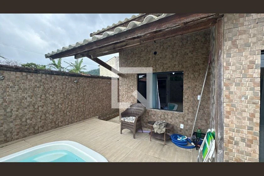 Balcony with a grill in a 2-bedroom house, 90 m² — photo 20