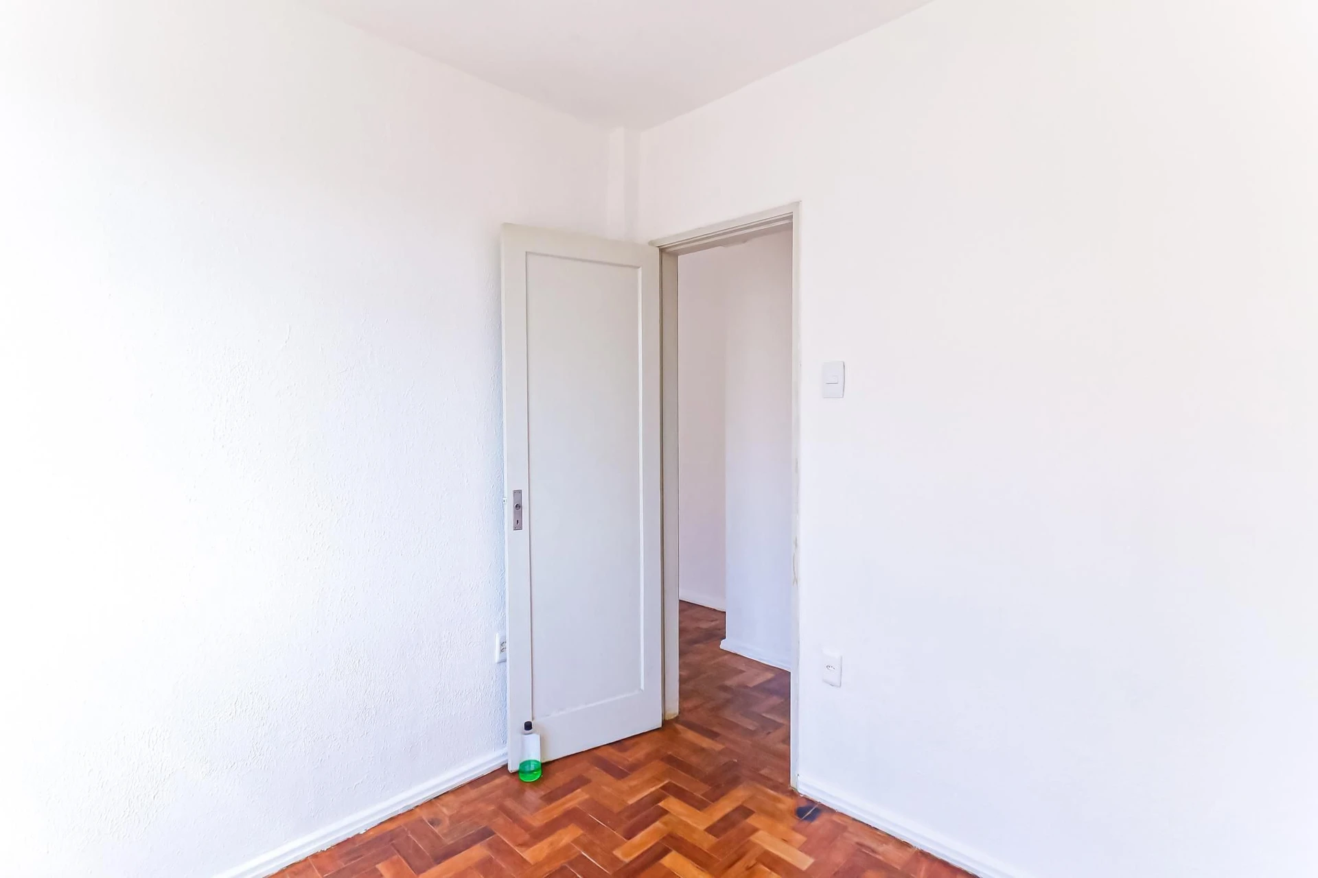 Wood or laminate floors in a 2-bedroom apartment, 62 m² — photo 10