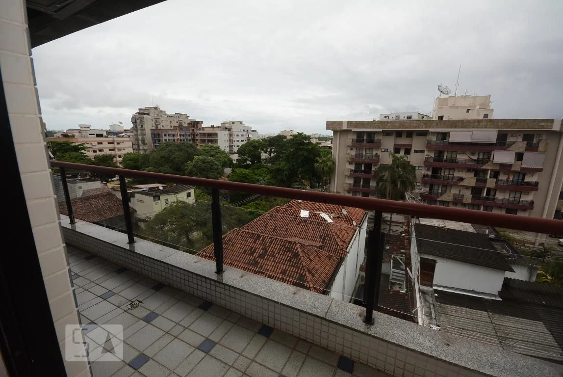 4-bedroom apartment in a building with a pool — photo 60