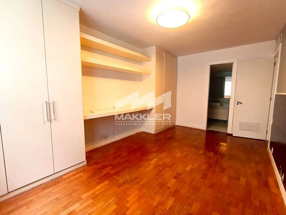 Apartment with 4 bedrooms and 4 bathrooms — photo 13