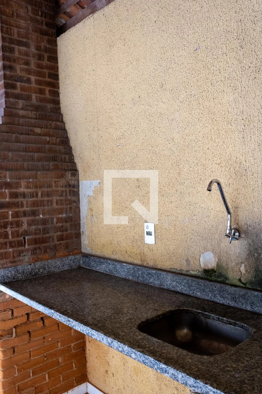 2-bedroom apartment with 1 parking space and laundry area — photo 47