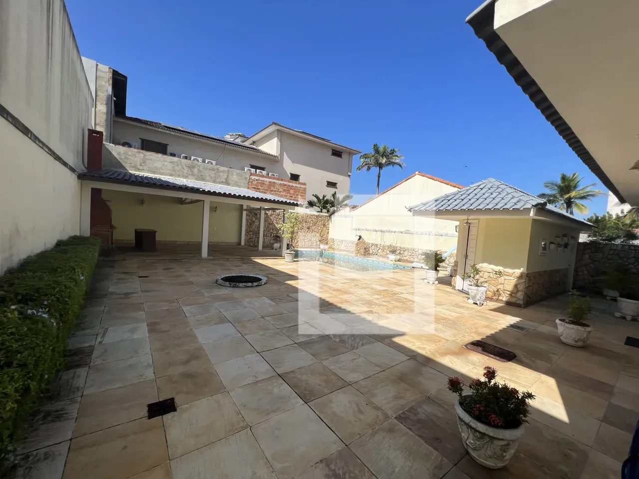 House with 4 suites and 5 parking spaces plus balcony BBQ — photo 9