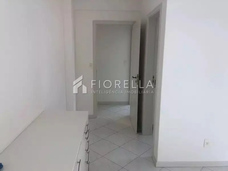 3-bedroom apartment with a glass-enclosed balcony — photo 16