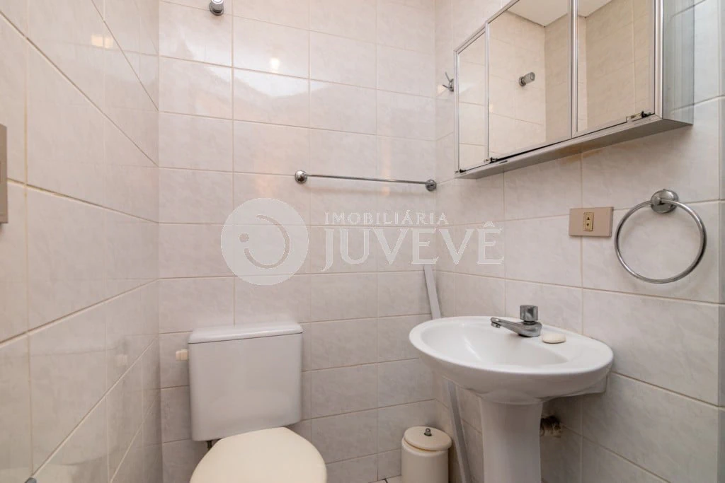 130 m² apartment with a walk-in closet and a bathtub — photo 4