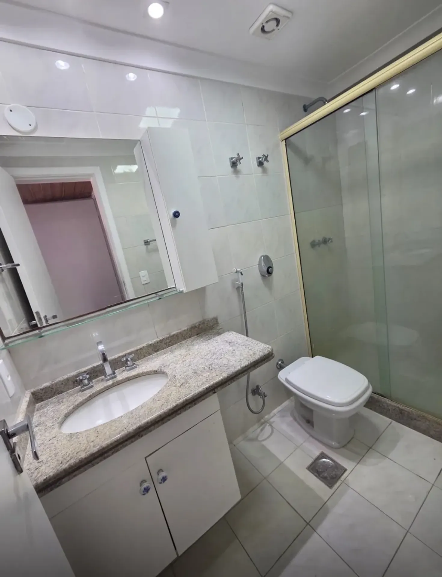 Unfurnished 3-bedroom apartment with terrace views — photo 41