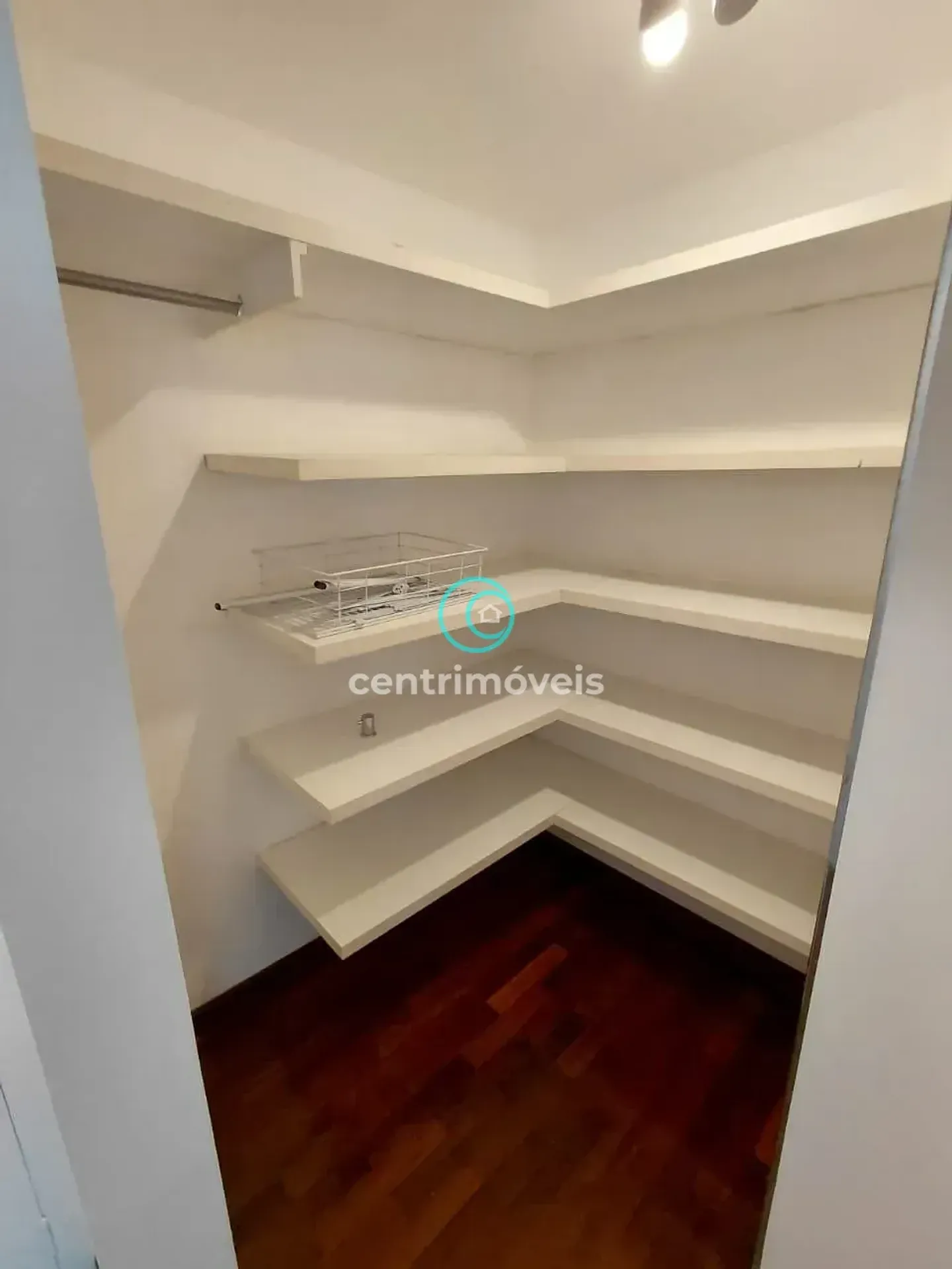 3-bedroom apartment with a walk-in closet — photo 37