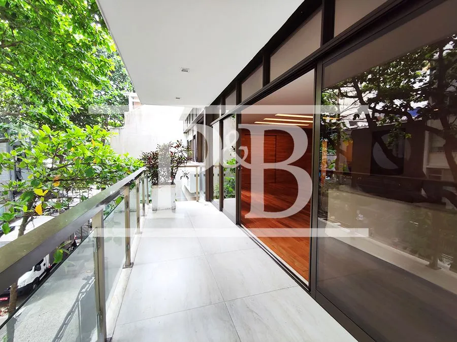 Rental apartment with 3 bedrooms and 261 m² — photo 10