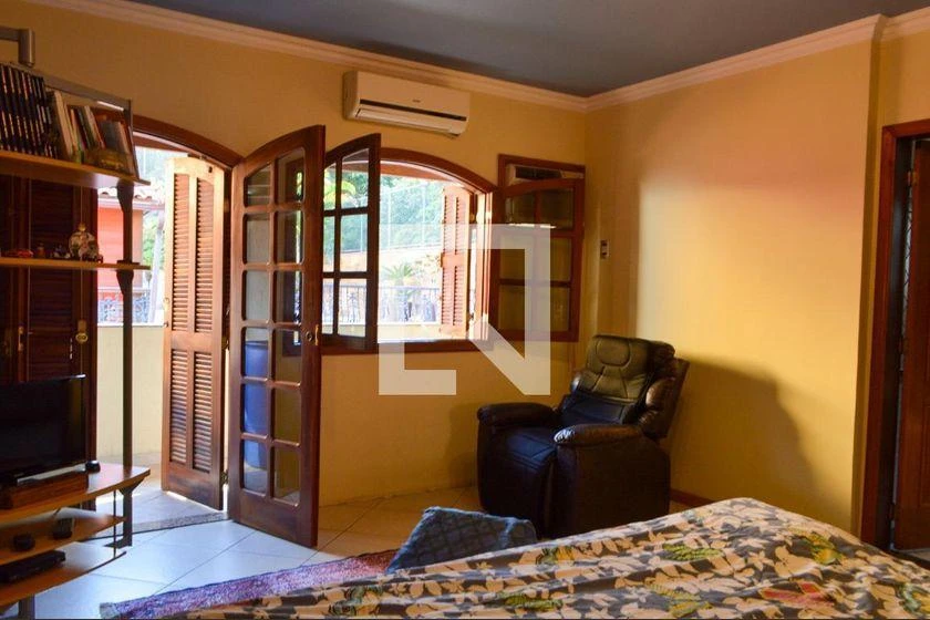 Furnished house with 4 bedrooms and 600 m² — photo 18