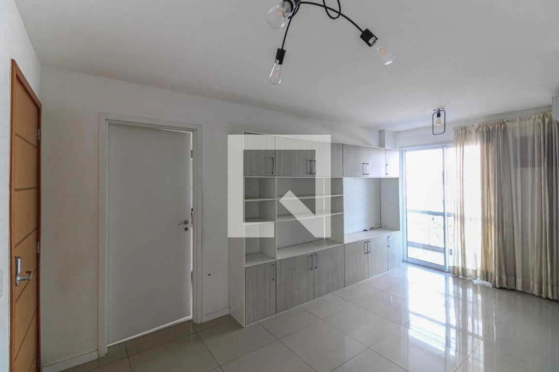 Unfurnished apartment with 2 bedrooms and 2 bathrooms