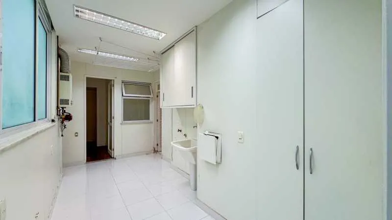 Floor-to-ceiling windows in a 4-bedroom apartment, 266 m² — photo 16