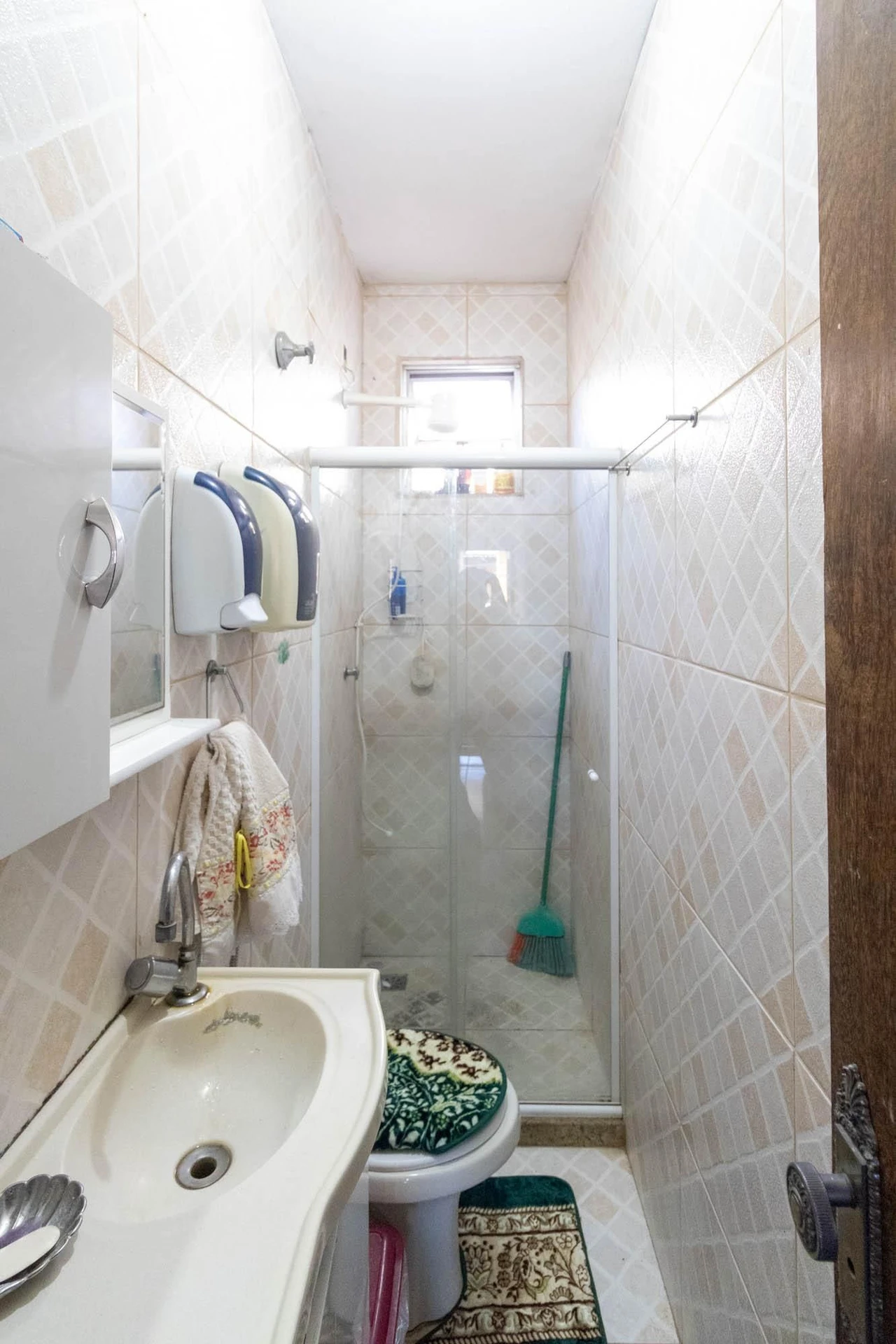 Casa mobiliada com 3 quartos e cozinha com fogão a gás — photo 6