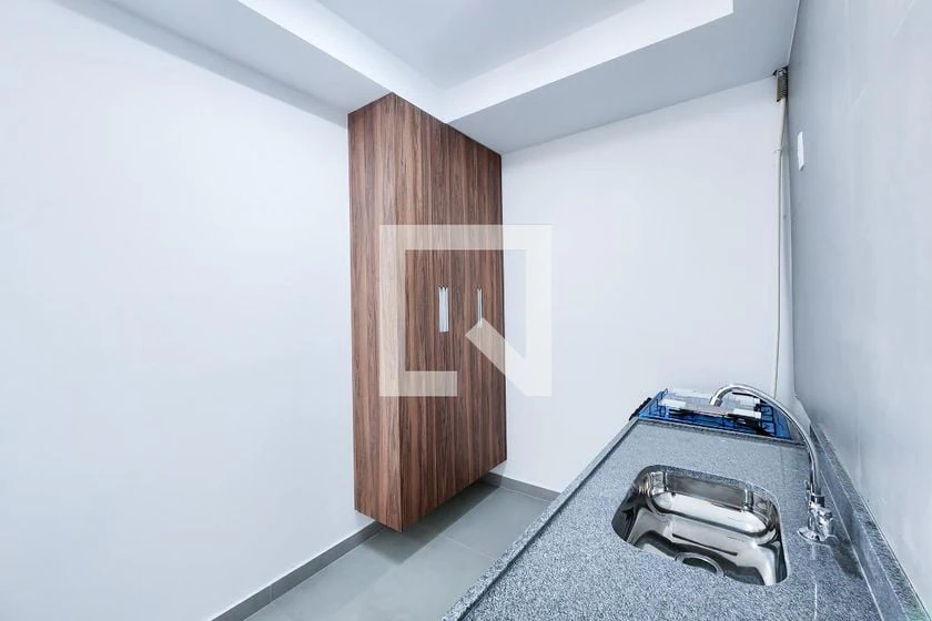 2-bedroom apartment in a building with a gym — photo 5
