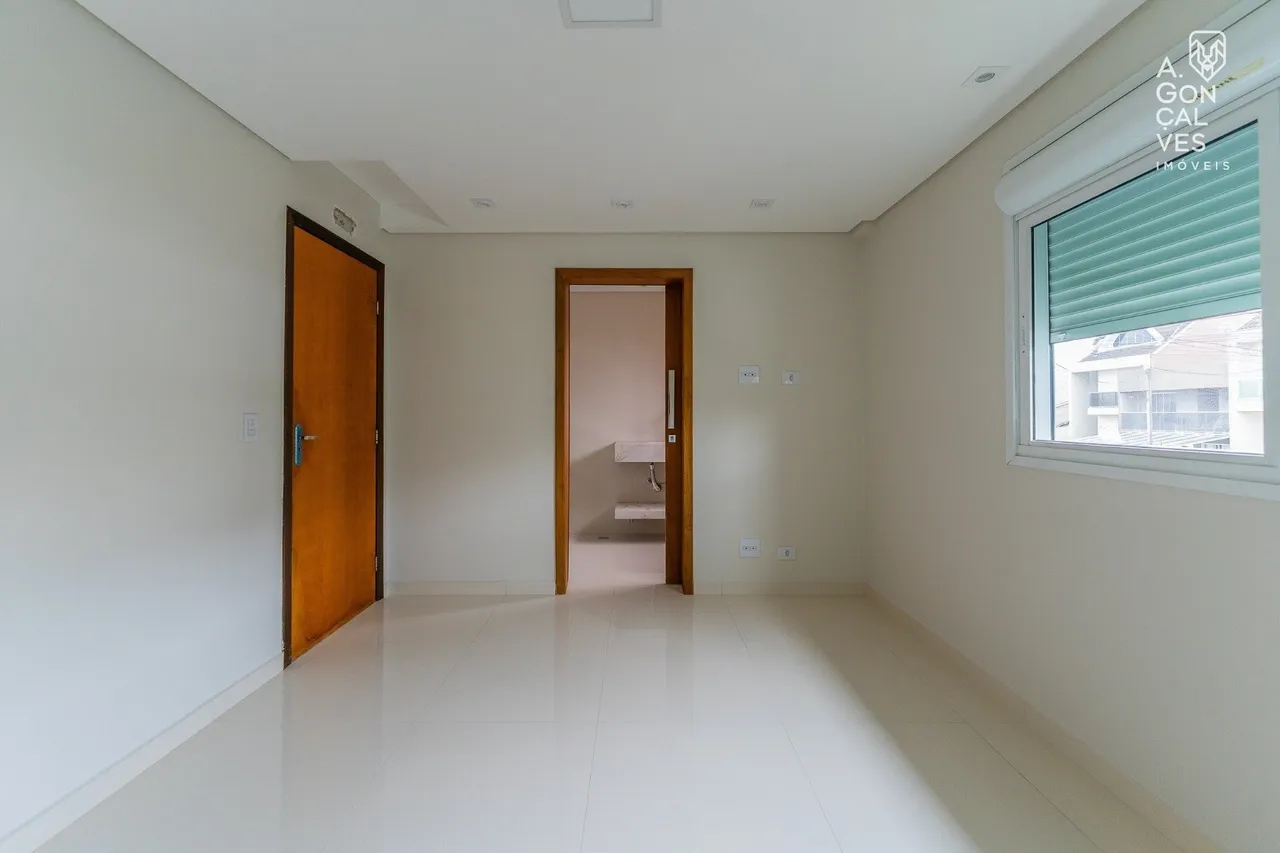 House with 3 bedrooms and an open-plan kitchen — photo 8