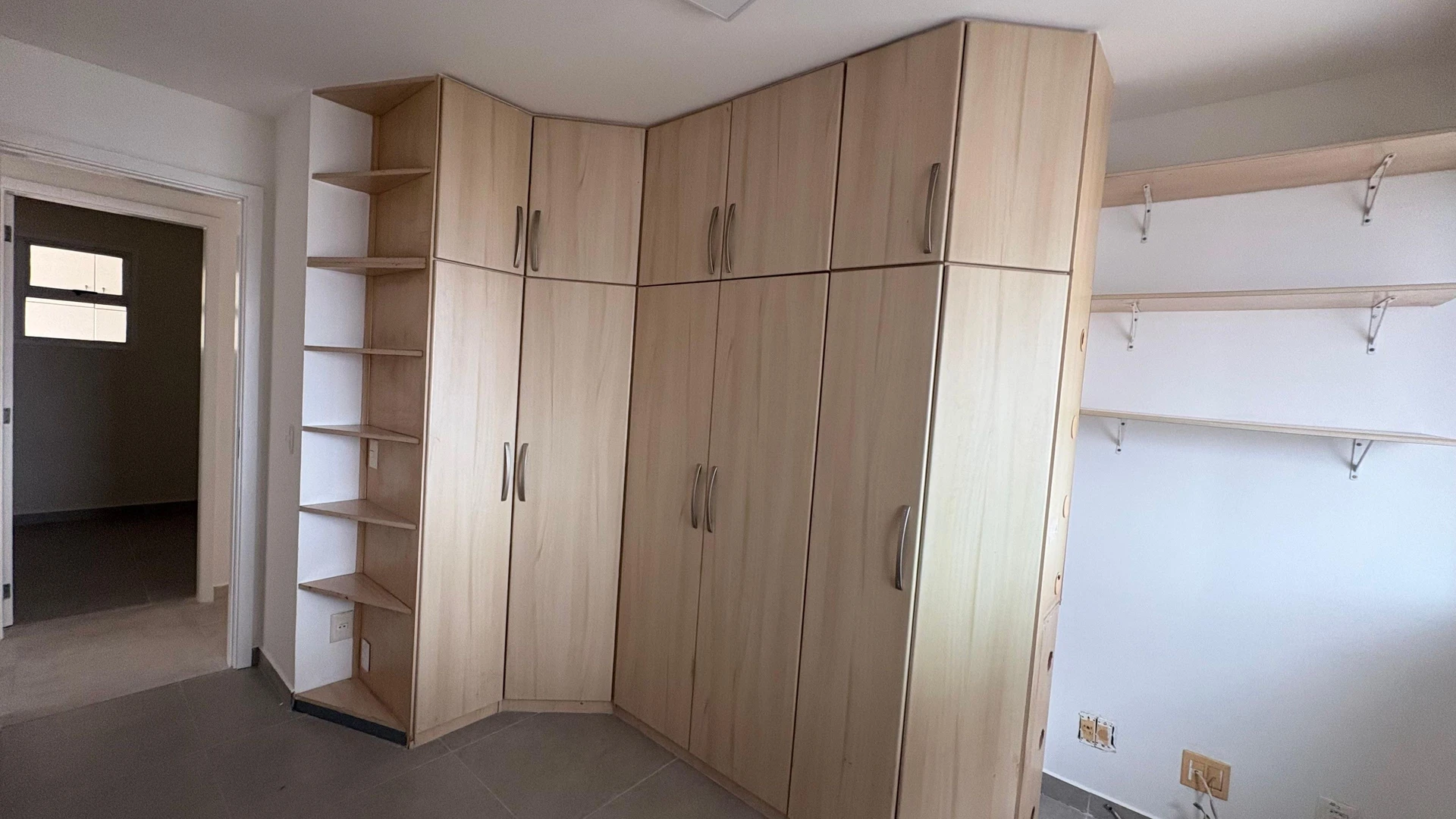 Floor-to-ceiling windows in a 3-bedroom apartment, 105 m² — photo 18