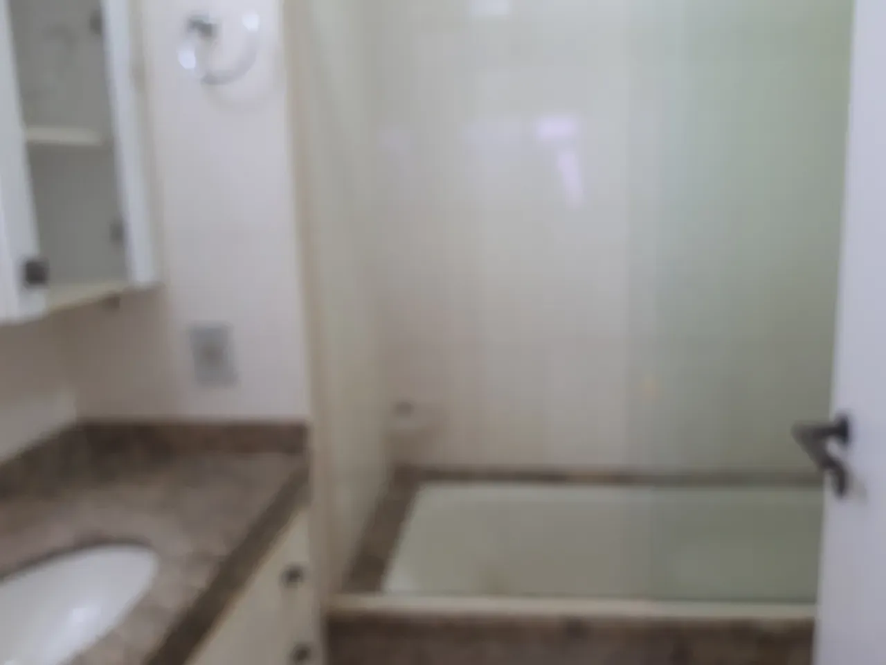 3-bedroom apartment with a bathtub — photo 18