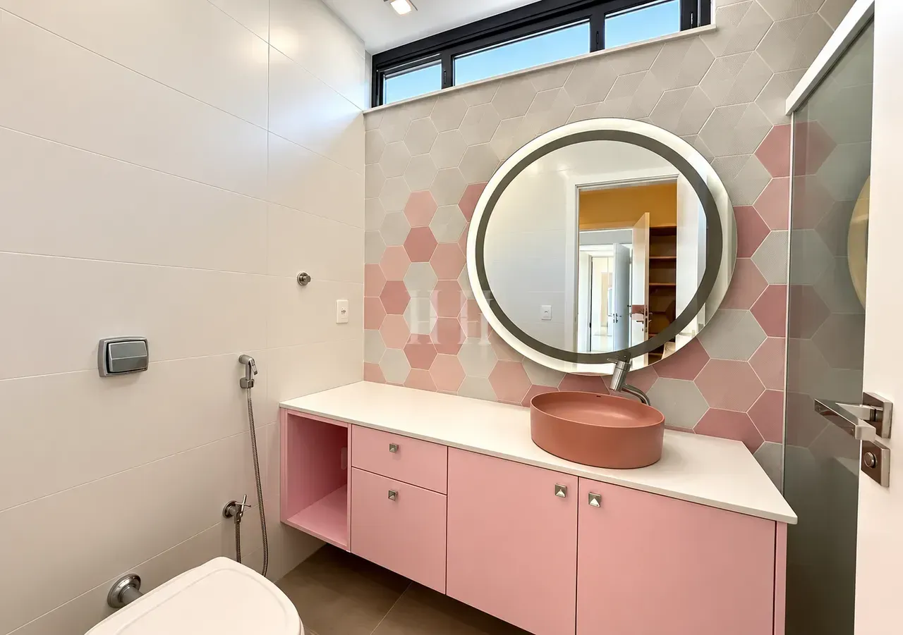 Furnished house with 4 bedrooms and 550 m² — photo 20