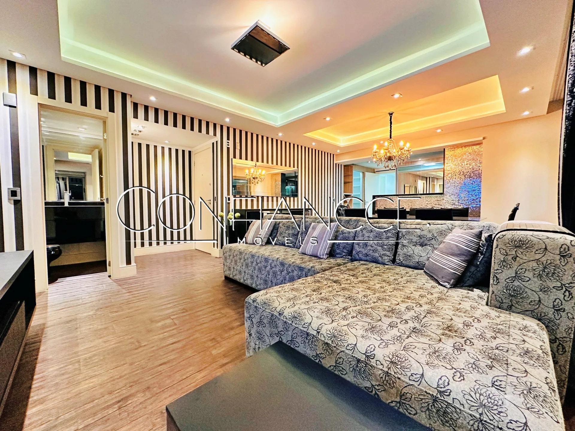 Glass-enclosed balcony in a 3-bedroom apartment, 134 m² — photo 14