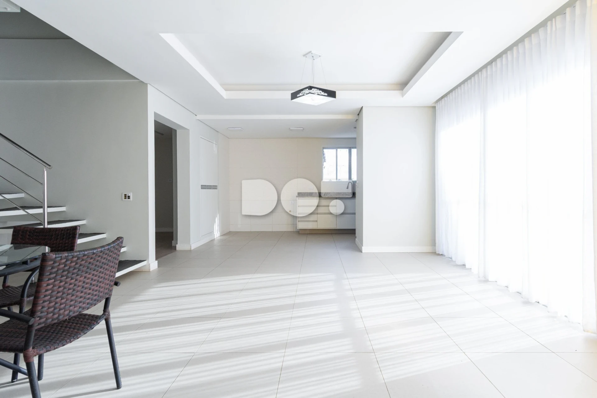 House with 4 bedrooms and an open-plan gas kitchen — photo 5
