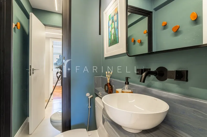 Furnished 3-bedroom apartment with water-view windows — photo 7