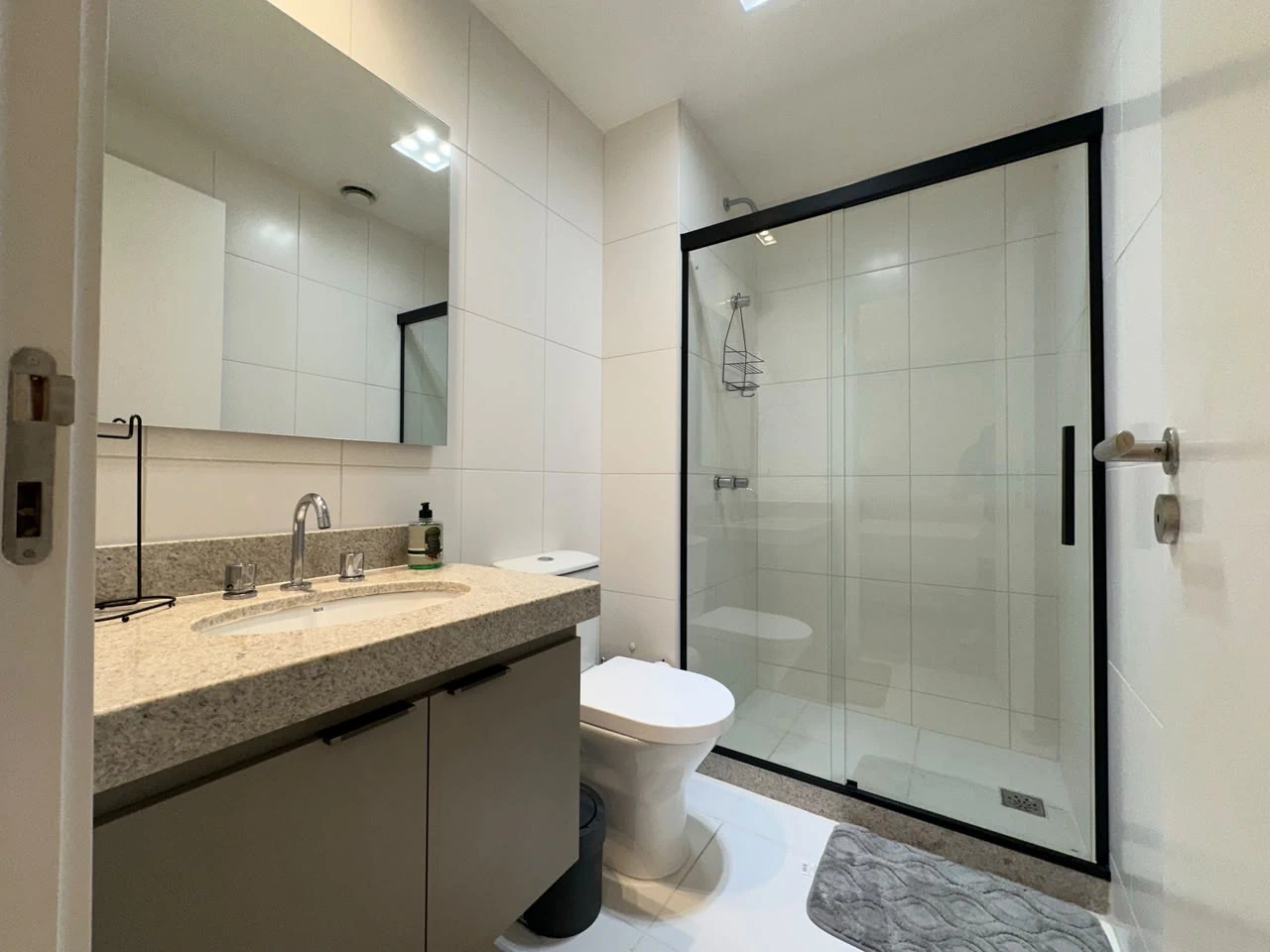 87 m² apartment with a home office and a mountain view — photo 16